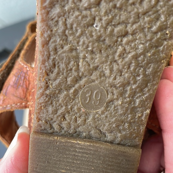 TAOS Womens Leather Wedge Sandals size 39 - Picture 8 of 9